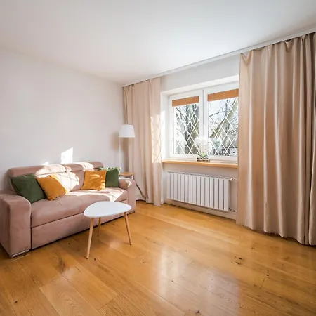 Spot Centrum By Bookinghost شقة وارسو